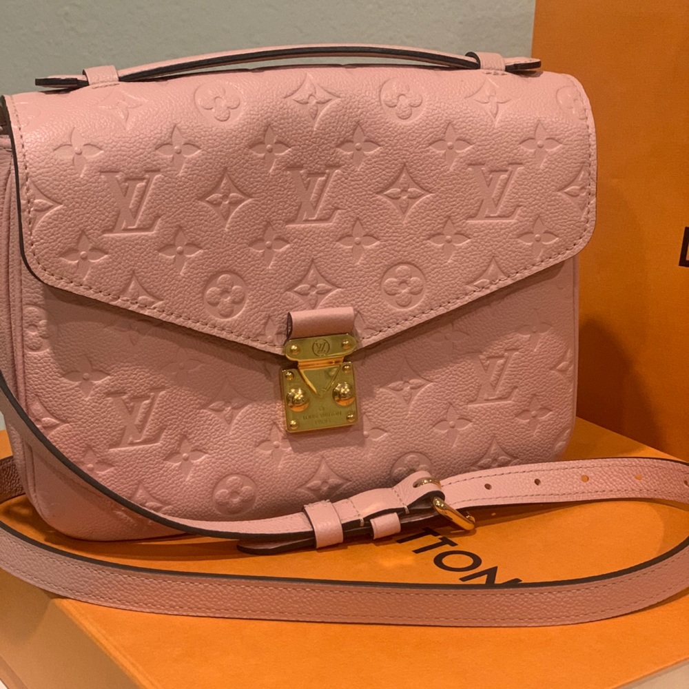 Louis Vuitton Pochette Metis Rose Poudre